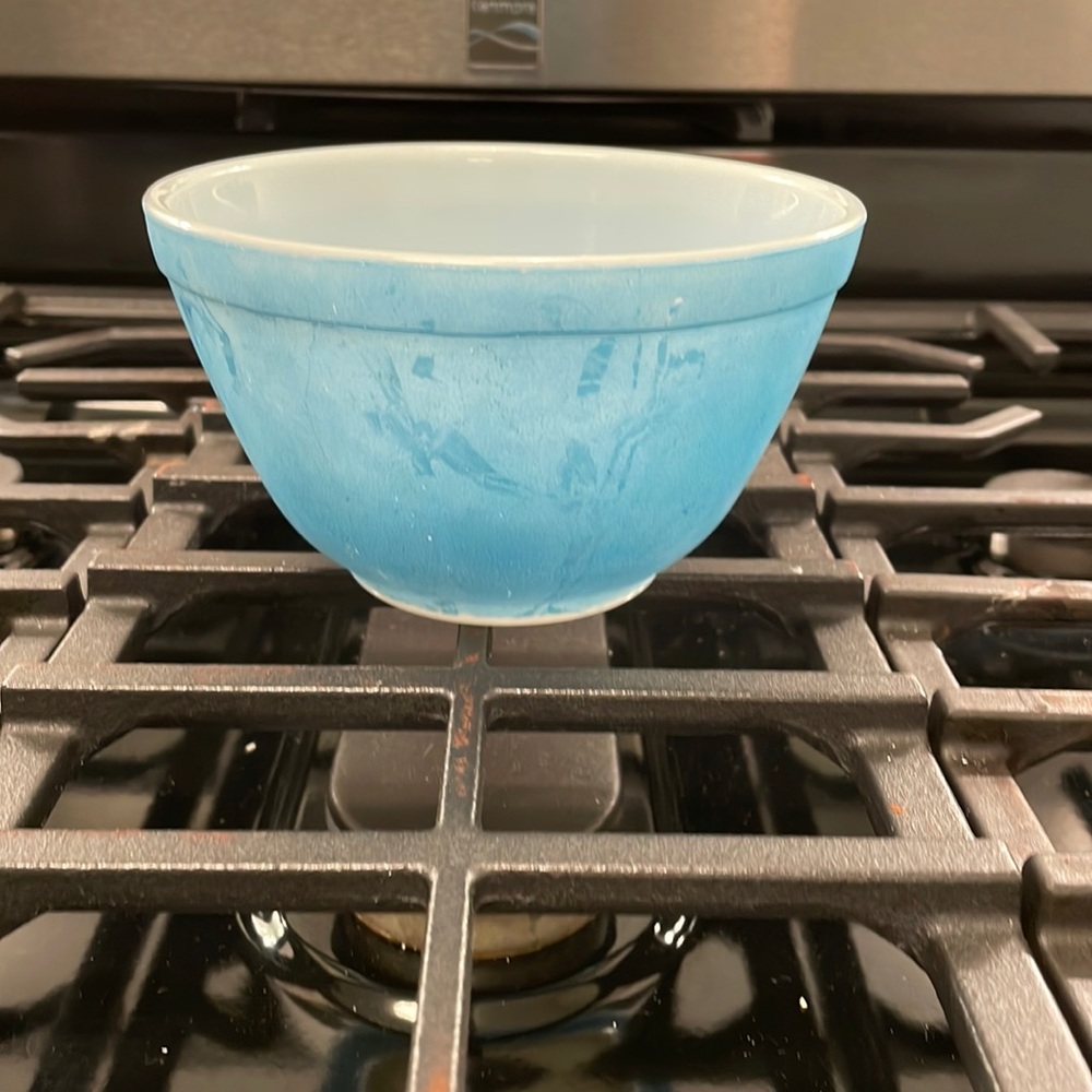 Antique blue Pyrex mixing/ nesting bowl 401 marked on bottom.